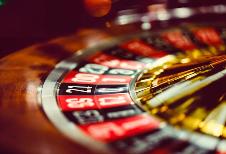 bjoplay live-dealer casino studio with dealer, cards, and real-time broadcast setup